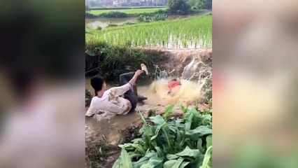 Il ne faut pas essayer de faire des blagues dans la boue !