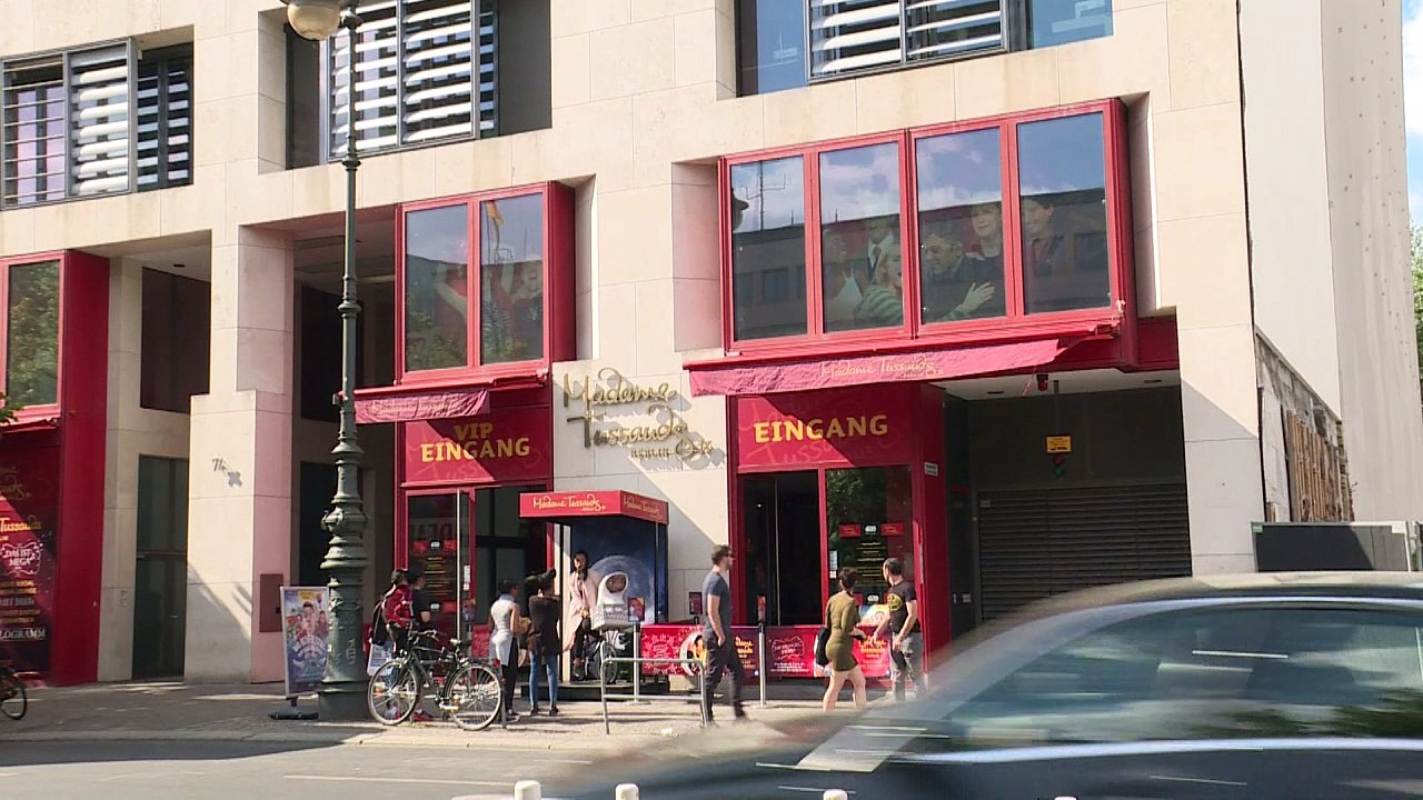 Mit Klums Wachsfigur auf den Laufsteg