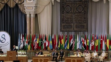 Trump insta a países musulmanes a luchar contra el "extremismo"
