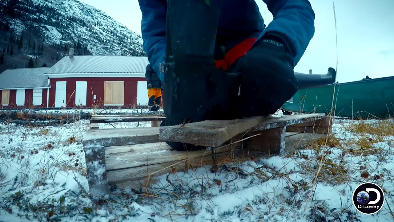 Parker And His Team Are Building A Boat For Their Epic Trek | Gold Rush