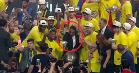 Nusret Fenerbahçe'nin Şampiyonluk Kupasına Tuz Döktü