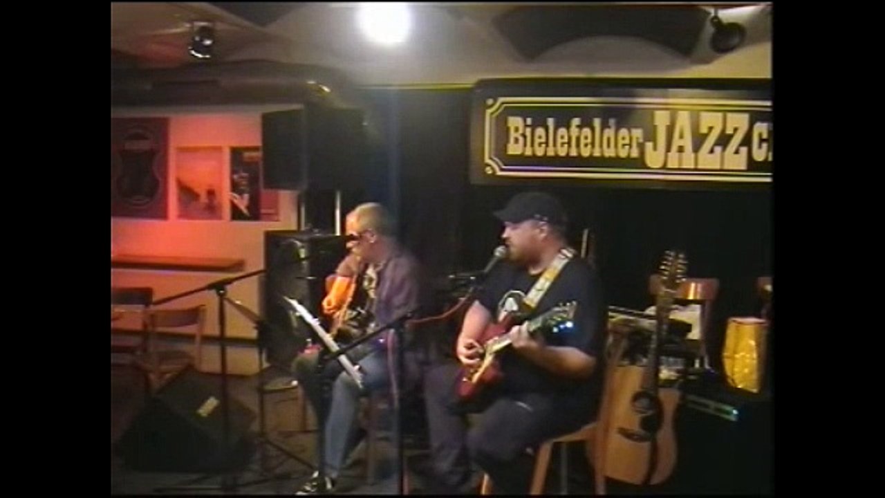 2011-04-21 - Love Hurts - feat. Holger - Nazareth Cover Acoustic   Ebow - live @ SmartStage