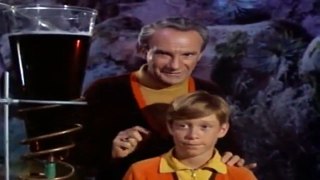 Lost In Space S02 E5  Space Circus part 2/2