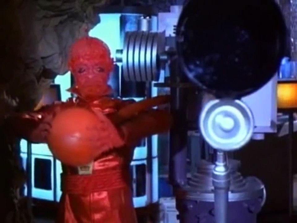 Lost In Space S02 E26  Trip Through The Robot part 2/2