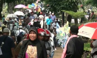 Jelang Ramadhan, Peziarah Mulai Padati TPU
