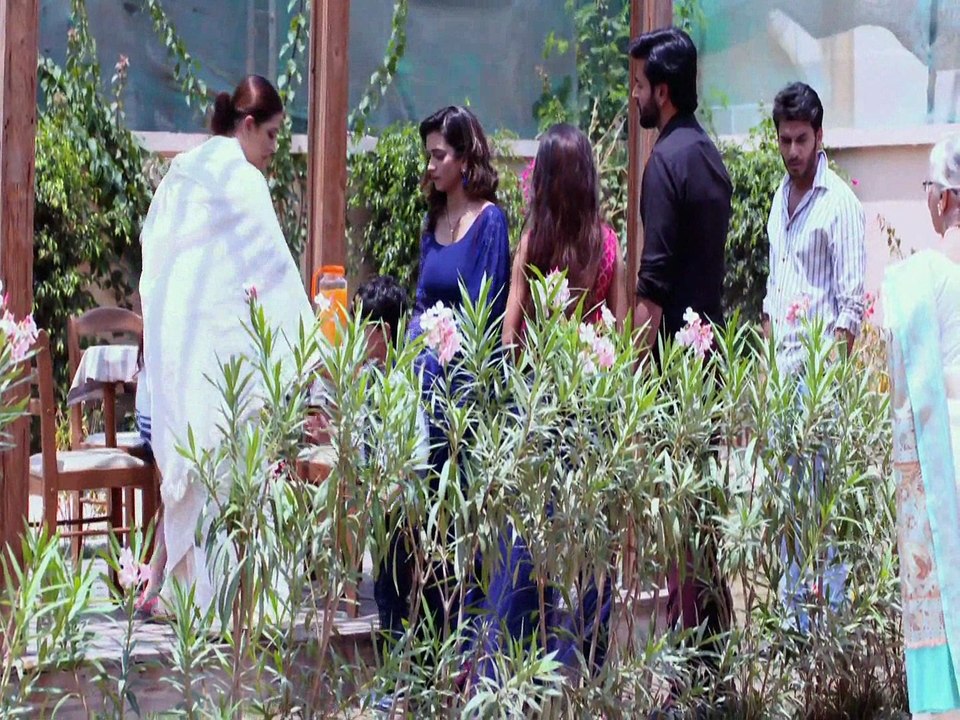 KaVish : Kangana Warns Vampy Never To Insult Ravish Again