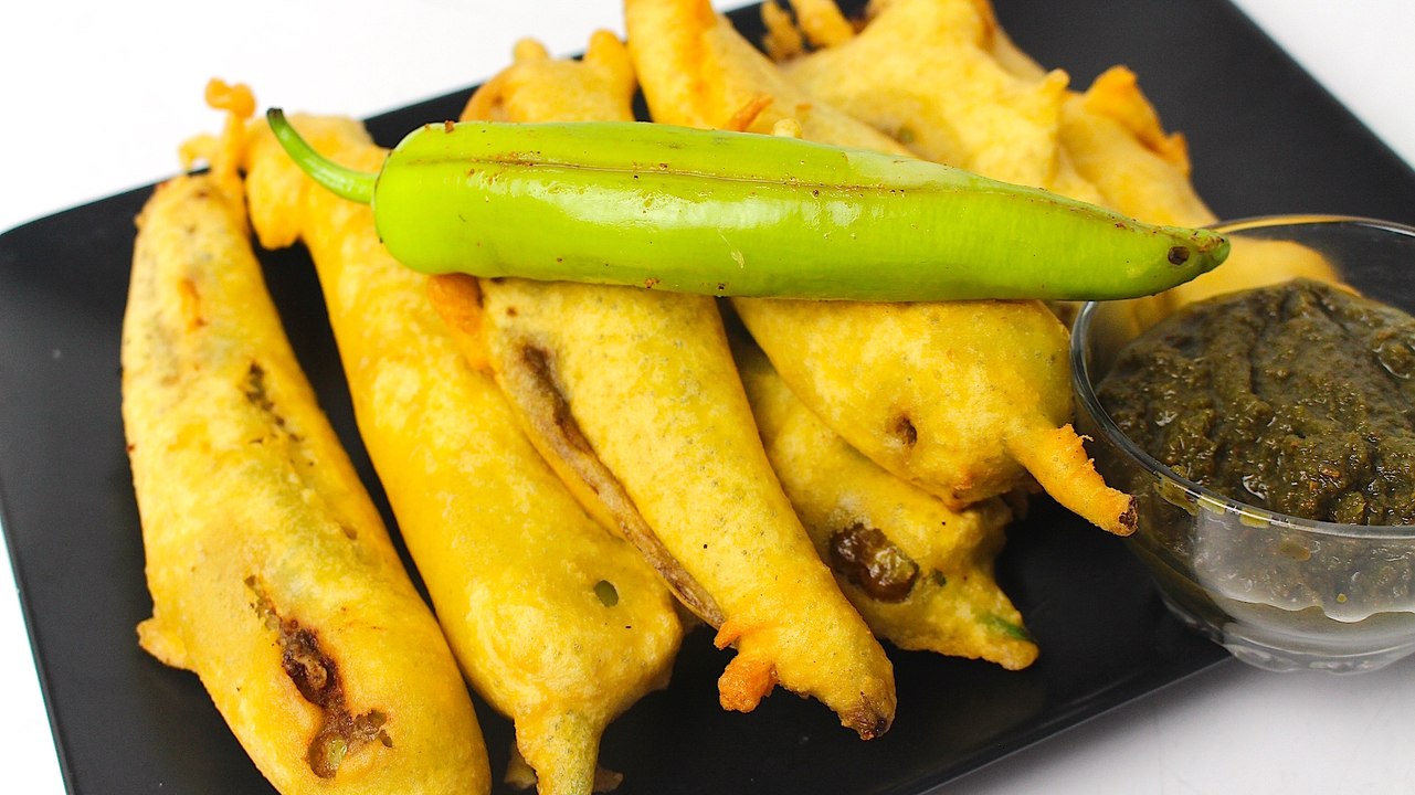 MIRCH KE PAKODE *COOK WITH FAIZA*