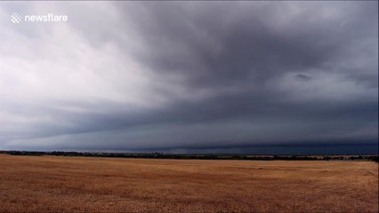 Amazing timelapse of shelf cloud in Texas