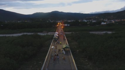 Venezuela: Thousands cross bridge into Colombia for better opportunities