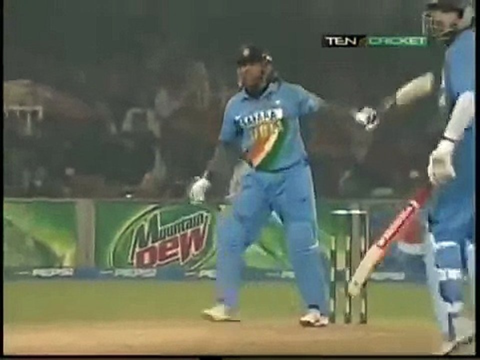 Ms Dhoni 72 46 Vs Pakistan 06 In 3rd Odi In Lahore Pakistan Video Dailymotion