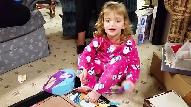 Le gamin en peut plus de sa soeur qui chante Let It Go