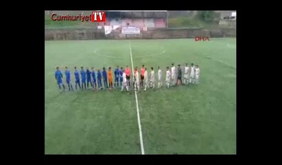 Sahada 3 dakika topa müdahale etmeden hakemi protesto ettiler