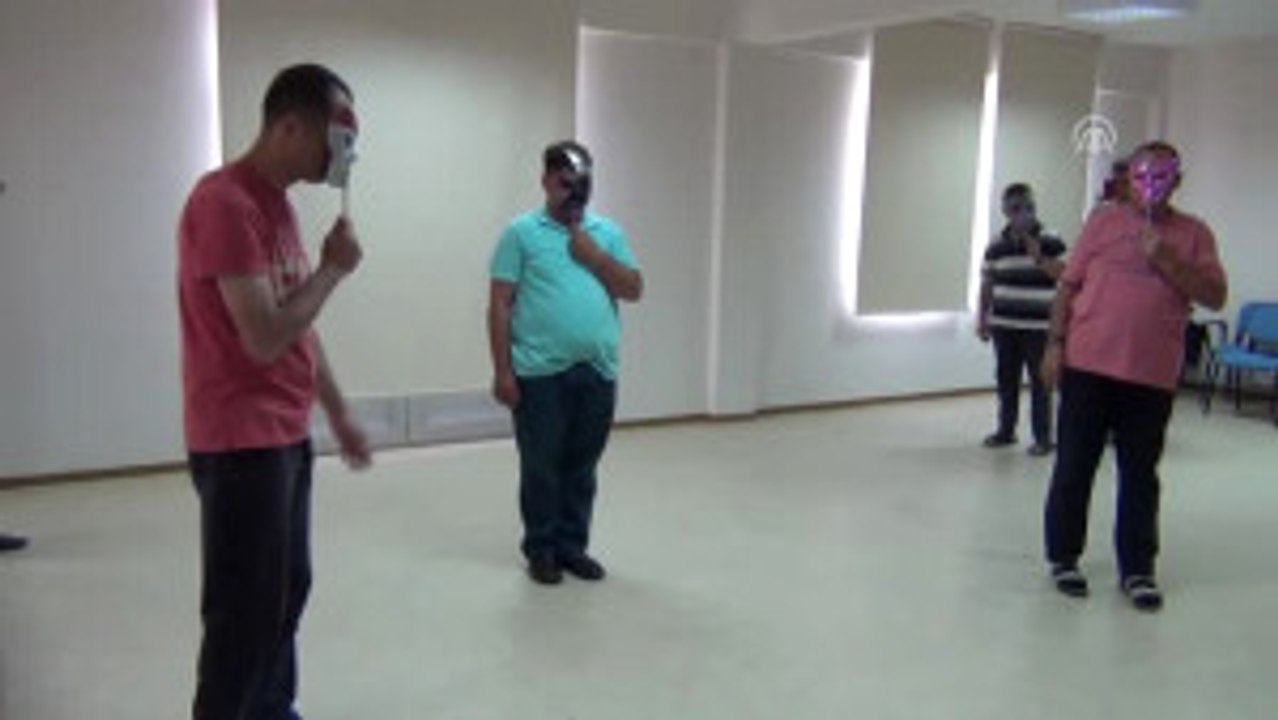 Tiyatro Sahnesinin "Özel" Oyuncuları