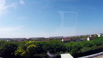 Le moment où deux trains Maglev hyper rapides se croisent