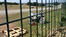 Après le GP moto, les campings jonchés de déchets