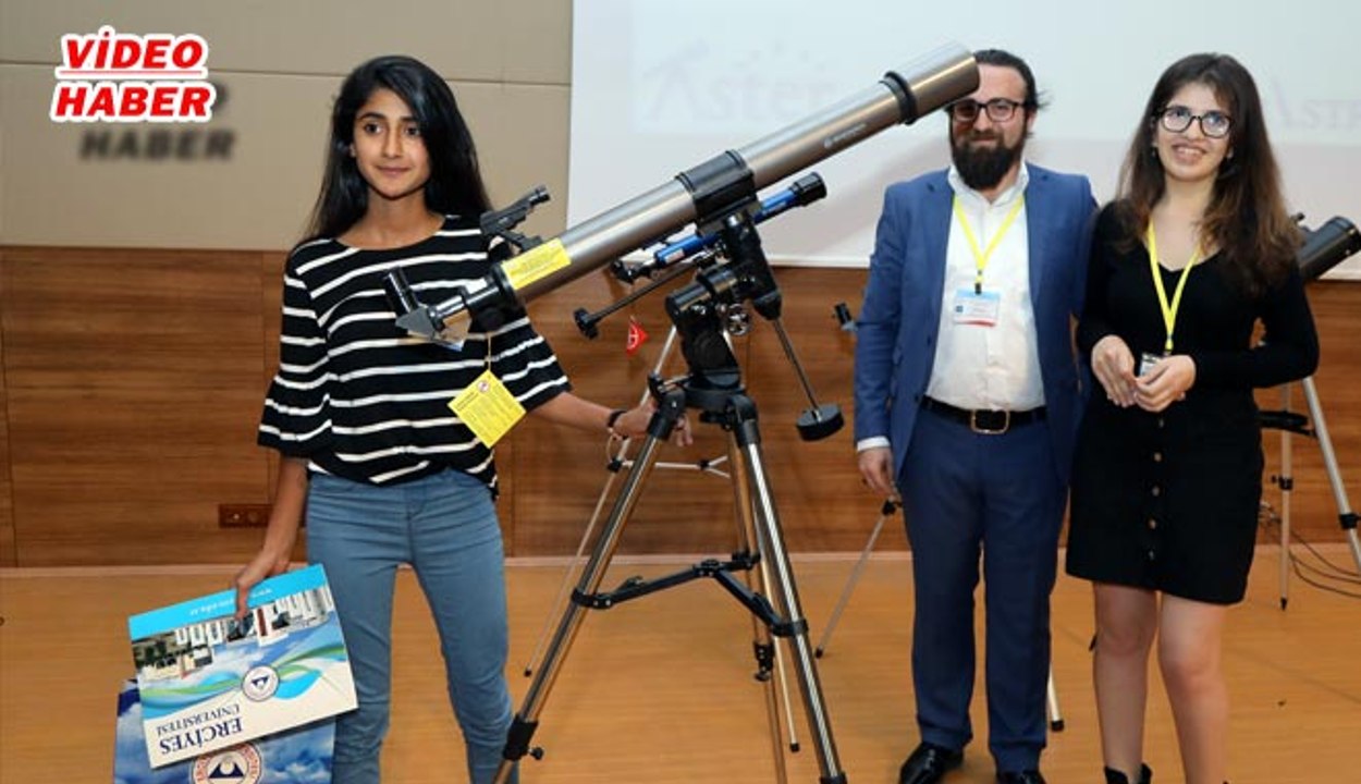 (22 MAYIS 2017) ERÜ’DE KOZMİK SÖYLEŞİ VE BİLİM ŞENLİĞİ DERECEYE GİRENLERE TELESKOP HEDİYE EDİLDİ