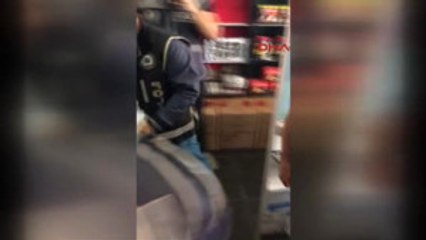 Izmir'de 3 Bin 215 Paket Kaçak Sigara Ele Geçirildi