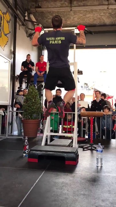 Boulogne-Billancourt : Un pompier bat le record du monde de tractions