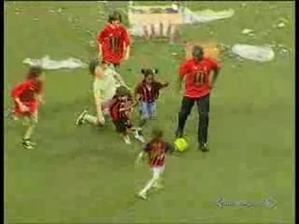 Daniel Maldini tacle Clarence Seedorf