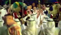 دونالد ترامپ رئیس جمهوری آمریکا که در اولین سفر خارجی خود به عربستان سعودی رفته در یک ضیافت با گروهی که رقص شمشیر می‌کرد