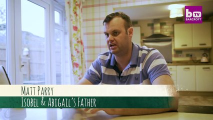 La maman accouche de jumeaux identiques. Puis, c'est la panique totale quand le docteur lui annonce qu'il est désolé.