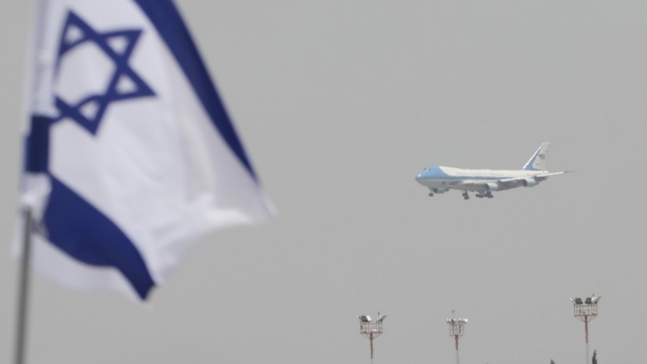 Netanyahu congratulates Trump on 'historic' flight and visit