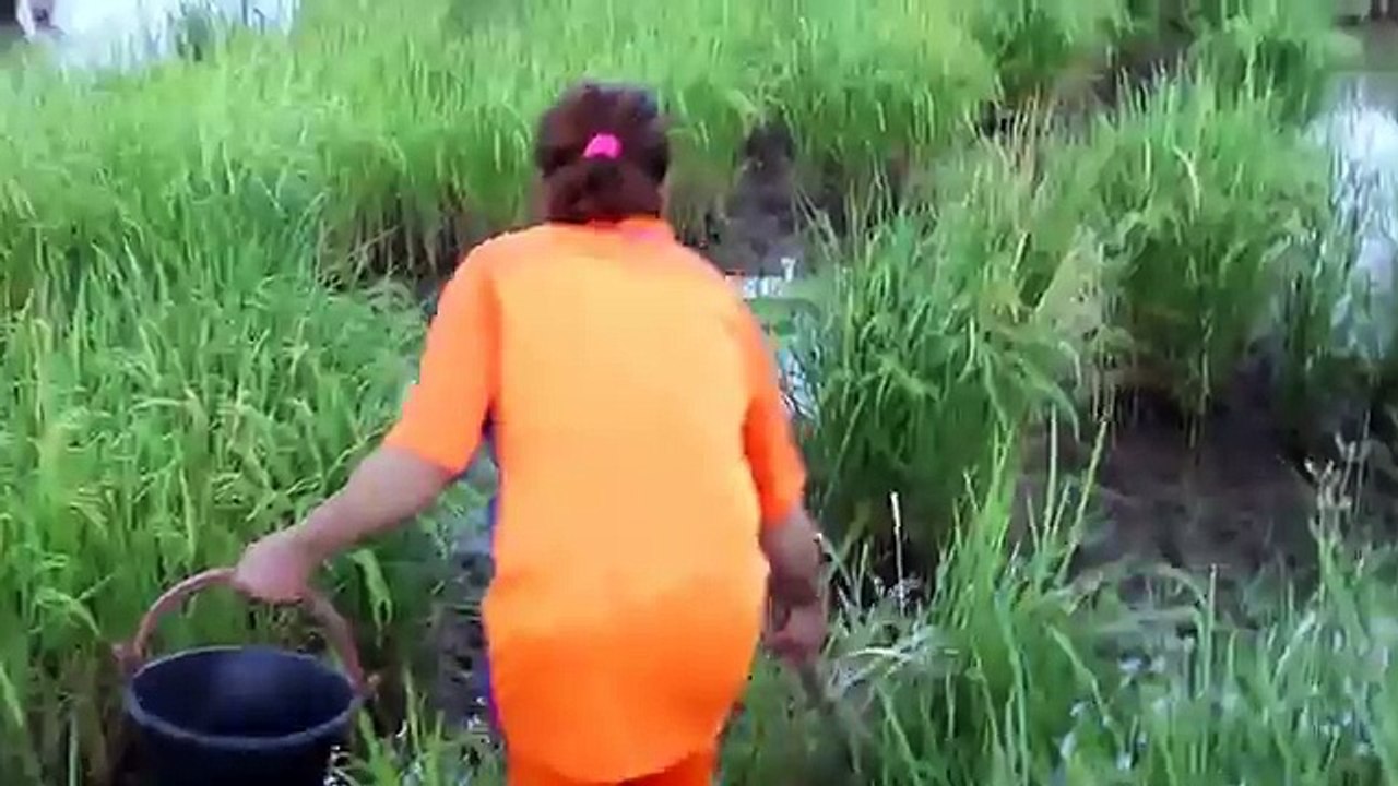 Amazing beautiful girl Fishing in combodia (31)