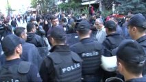 Ankara'da Polis, Eylemcilere Biber Gazı Ile Müdahale Etti