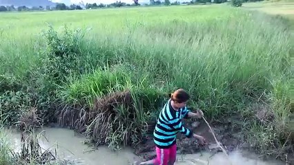 Amazing beautiful girl Fishing in combodia (36)