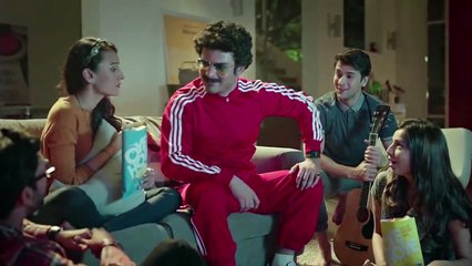 Oye Hoye! Oochi vs Fawad Khan!