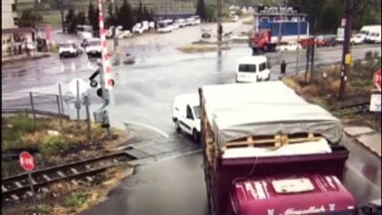 Tekirdağ Işık Ihlali Yapan Otomobil Başka Bir Otomobile Çarptı