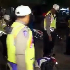 Seconds, motorists almost escape from raid#Indonesias