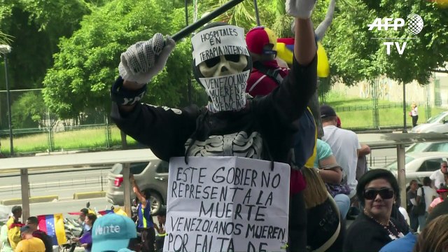 Médicos opositores piden insumos y chavistas apoyan a Maduro