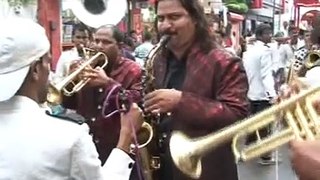 A breathtaking live performance of Street Band you will live