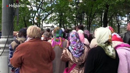 Miles de devotos ortodoxos se inclinan ante reliquia de San Nicolás en Moscú