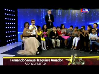 Presentadores junto a los concursantes de El Número Uno Juvenil