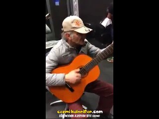 Kendi Altyapısını Kendi Yapan Çok Amaçlı Sokak Sanatçısı