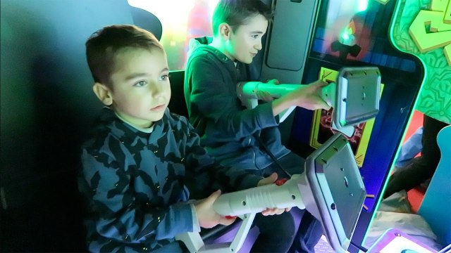 VLOG - ON S’ÉCLATE À LA TÊTE DANS LES NUAGES- La Plus Grande Salle de Jeux d’Europe !