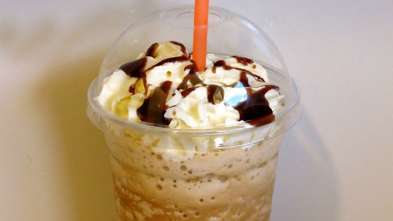 HOW TO MAKE A MOCHA FRAPPUCCINO