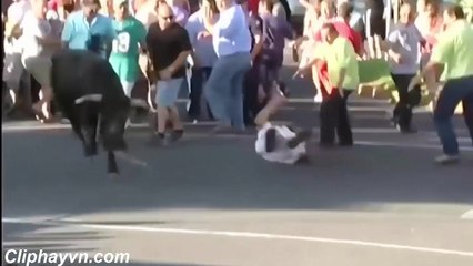 Funny videos 2017 -  People Fails, Bull Fighting, Try not to laugh or grin