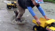 Toy Trucks for Kids - Tonka Construction Vehicles Digging in Mud - Dump Truck, Backhoe, Bulldozer-XqU