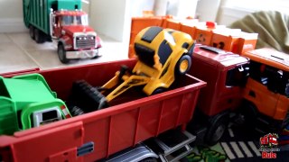 Garbage Truck Videos For Children l TOY TRUCK BATTLE Jumping Ramps l Garbage Trucks Rule-SLRJAK7M