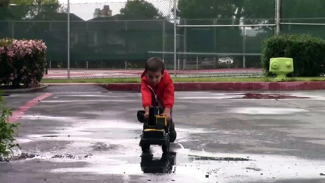 Construction Trucks for Kids - Toy UNBOXING PLAYTIME Tonka Classic Steel Crane Backhoe-kCm5d1r