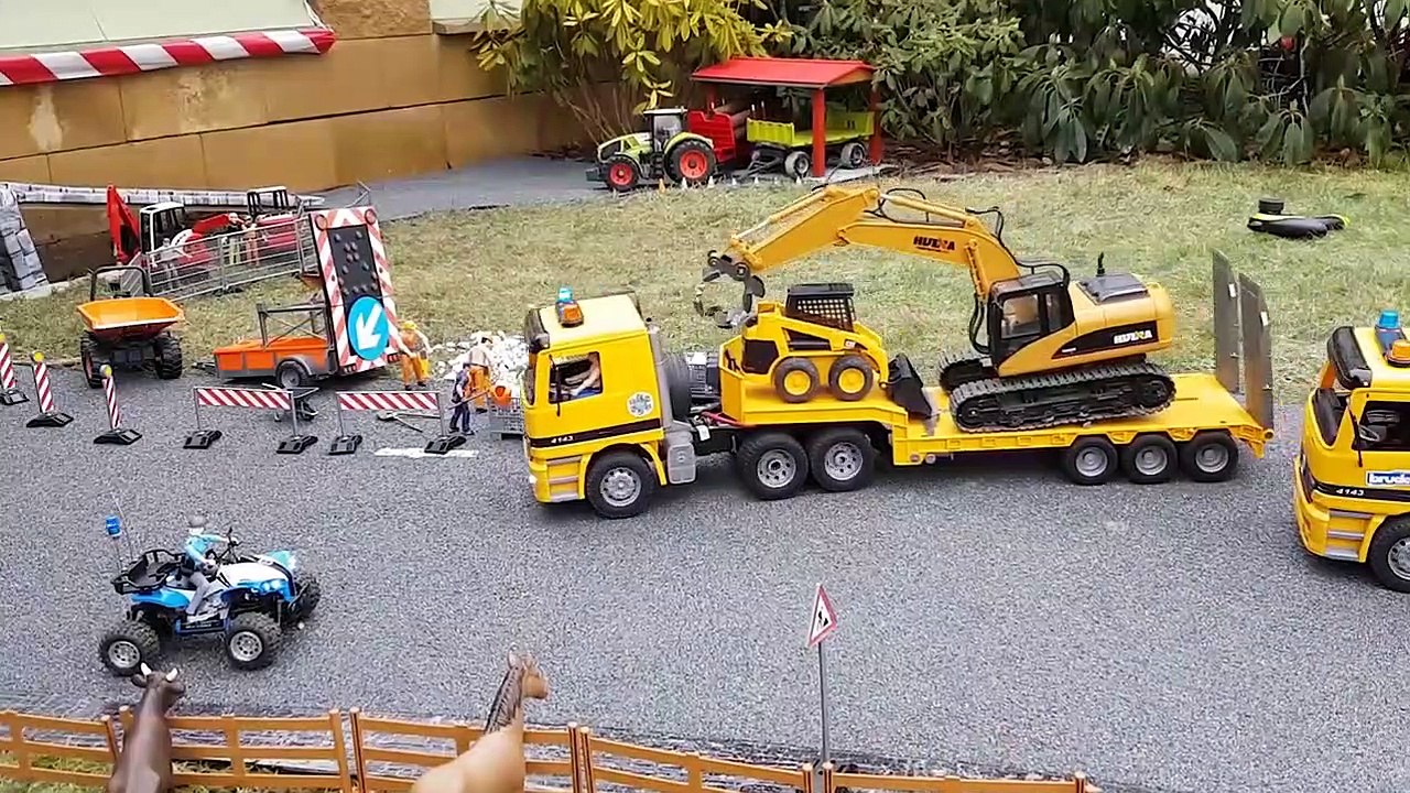 BRUDER RC toys excavator crash! Bruder video for kids!-UC