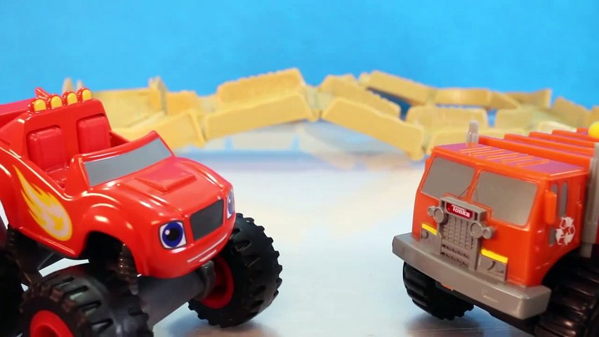 BLAZE AND THE MONSTER MACHINES Trucks Coaches Tonka Climb Overs Treader in Monster Truck Race-PM