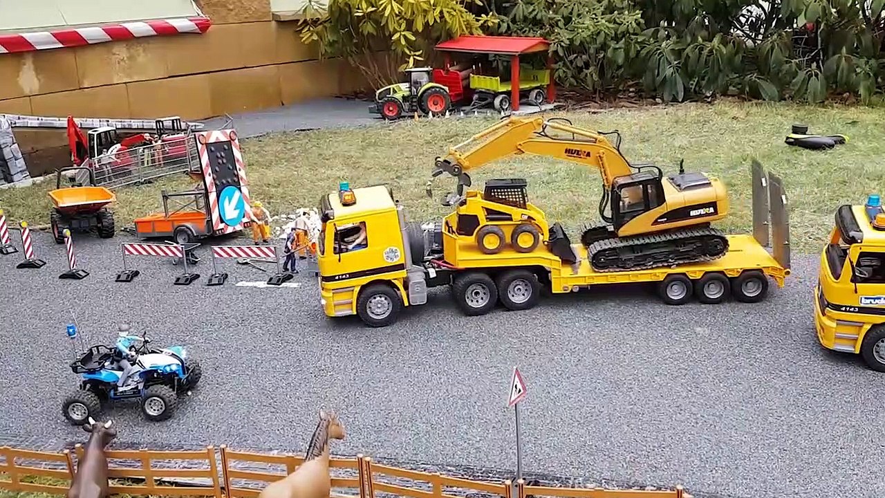BRUDER RC toys excavator crash! Bruder video for kids!-UCByCh