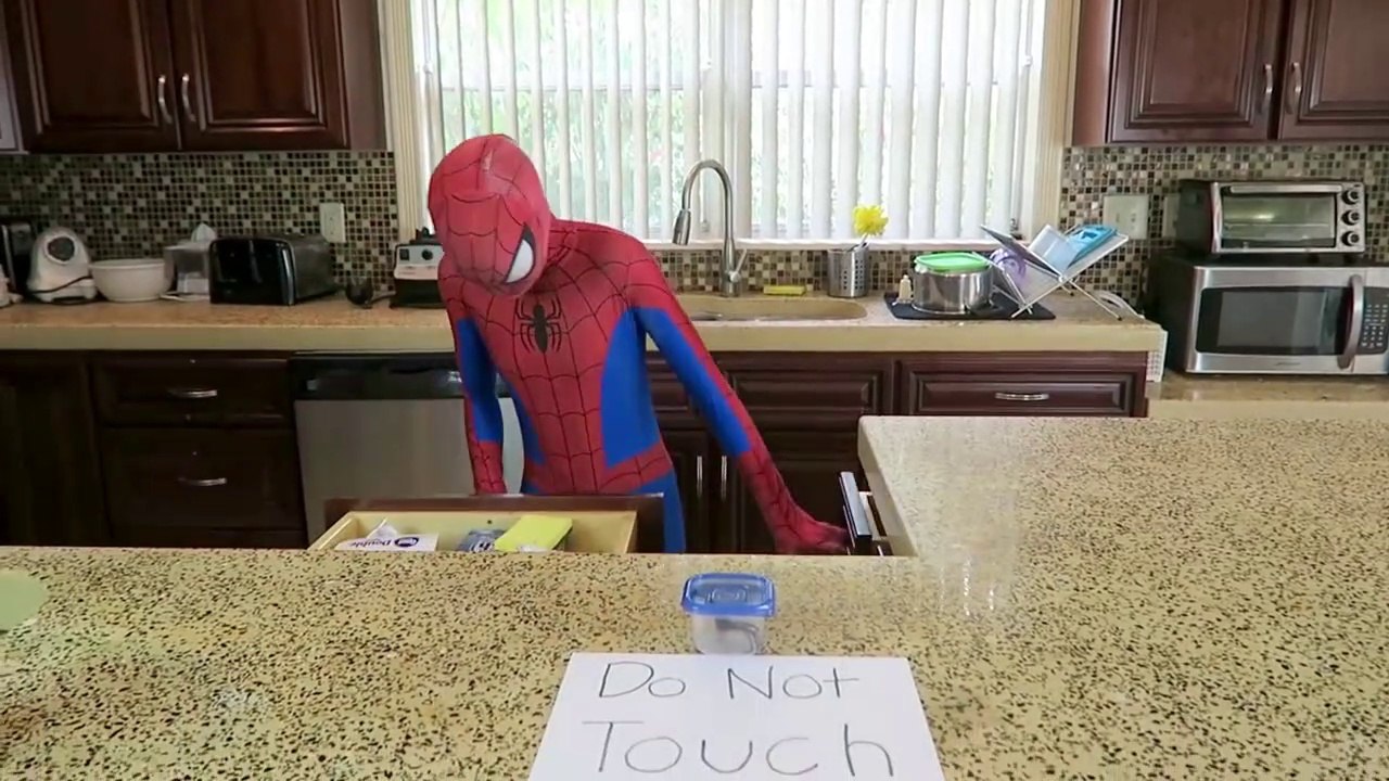 Spiderman vs Joker vs Batman - Spiderman Becomes A Spider! w_ Pink Spidergirl - Fun Superheroes  -)-aaWrN7F