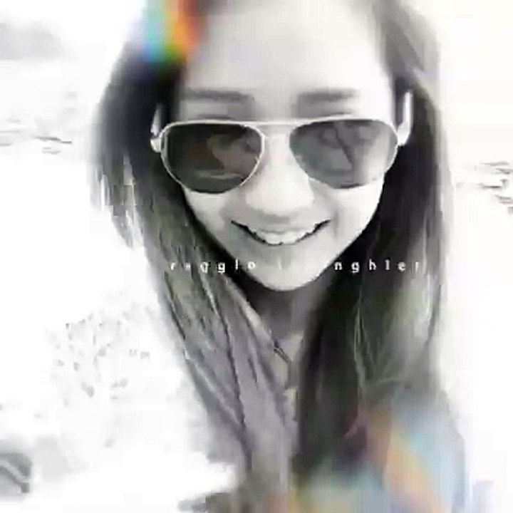Nữ nhân viên phục vụ bất ngờ nổi tiếng vì xinh như hot girl