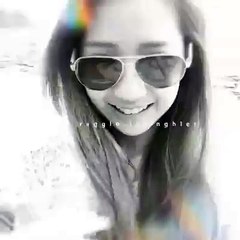 Nữ nhân viên phục vụ bất ngờ nổi tiếng vì xinh như hot girl