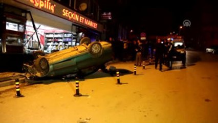 Otomobil Kasap Dükkanının Camına Çarpıp Takla Attı : 1 Yaralı